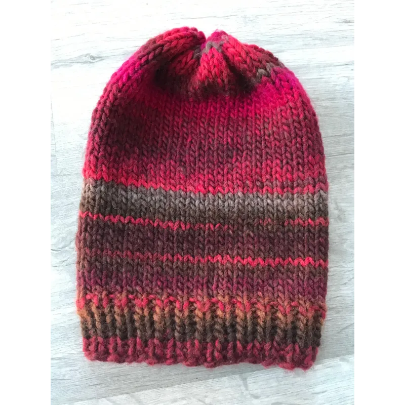 Bonnet rouge et brun