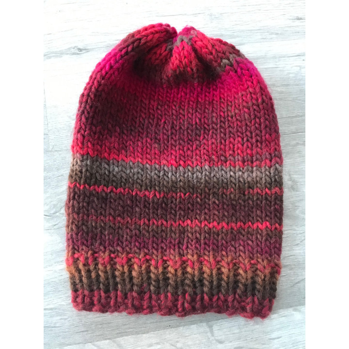 Bonnet rouge et brun
